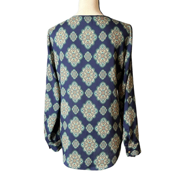 Ann Taylor Blouse in Blue w/Multicolored Abstract Print Roll Tab Sleeves Size XS - Picture 3 of 6